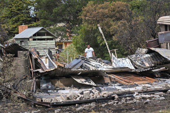 Pomonal residents were allowed back into the town late on Thursday afternoon to survey the damage from the bushfire.