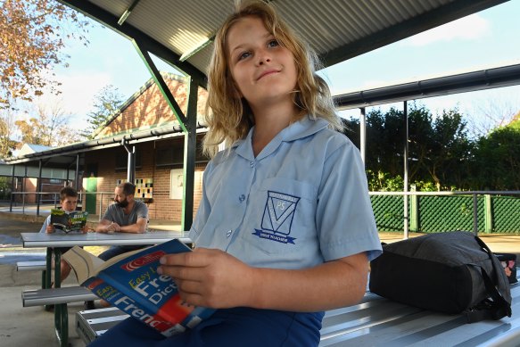 Matraville Soldiers Settlement Public School students Emily (right)
and Liam with their father David Chalmers.