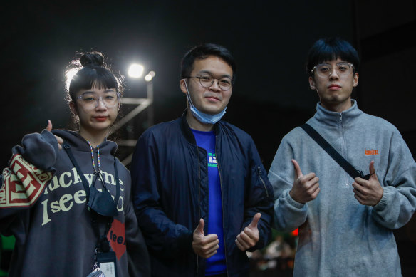 Young DPP supporters Cynthia Hsueh (left) and Andy Chen (middle) and Huang Ing-che at a DPP rally in Taipei. 