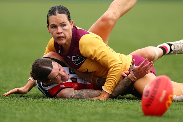 Brisbane’s Sophie Conway tackles St Kilda’s Bianca Jakobsson.
