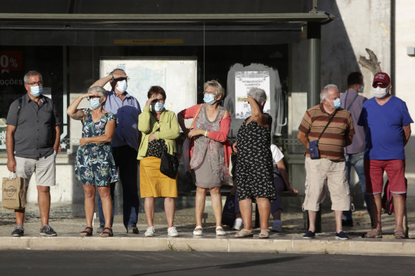 The Portuguese government is looking to tighten the law to make face masks compulsory in crowded outdoor areas.