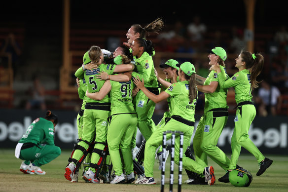 The Thunder celebrate victory at North Sydney Oval after Heather Knight's six.