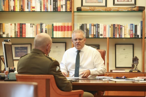 Then prime minister Scott Morrison and his COVID-19 taskforce commander, Lieutenant General John Frewen, in January 2022.