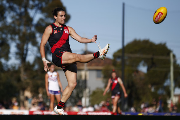 Bonnie Toogood kicks a goal for the Bombers against Fremantle.