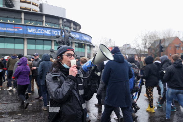 A member of staff lets the crowd know of the cancellation due to a COVID-19 outbreak within the Barbarians team.