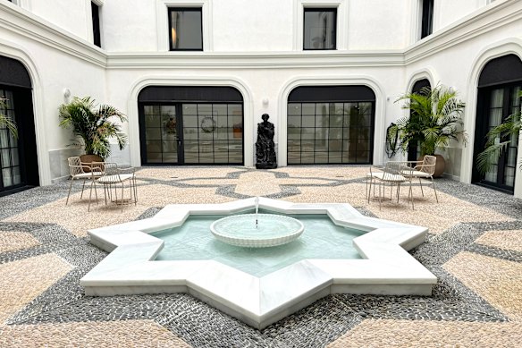 The courtyard in the hotel.