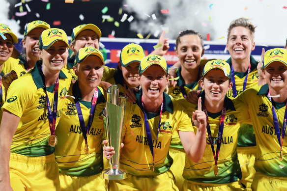 Meg Lanning and her team celebrate their 2018 World T20 final win.