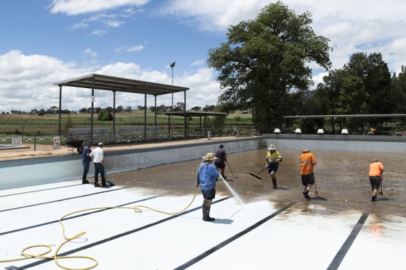 Locals clean the Molong swimming pool on Tuesday.