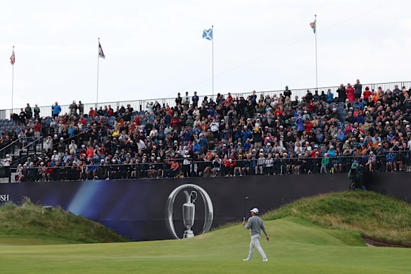 McIlroy approaches the 18th green on Thursday.