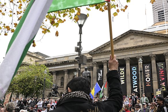 The premier has warned people planning events this weekend to stay away from the CBD.