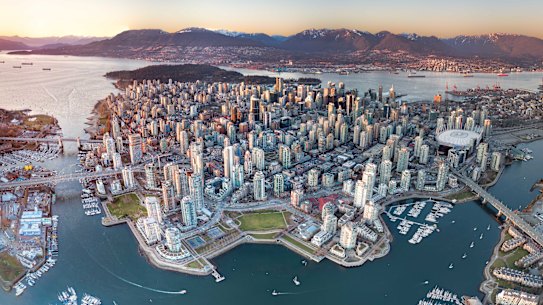 Vancouver possui um porto grande e pitoresco, um clima temperado e um estilo de vida vibrante ao ar livre.