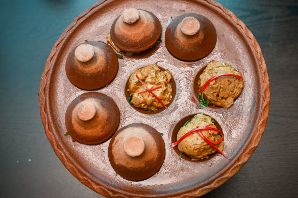 Haw mok (curried fish mousse cakes).