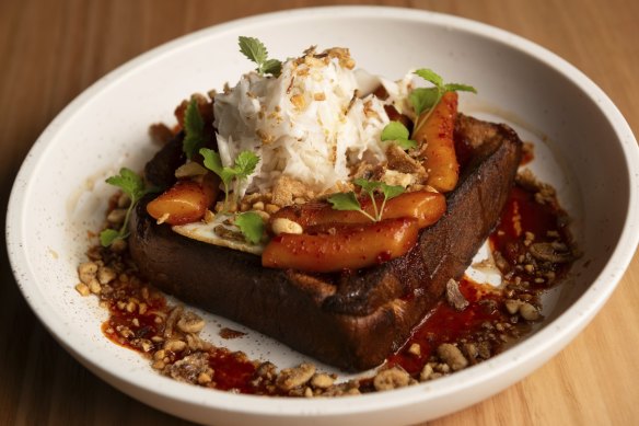 Tteokbokki-topped French toast.