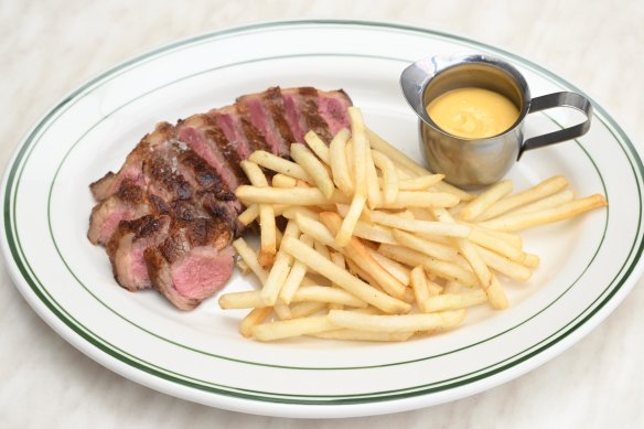 Steak frites with bearnaise.