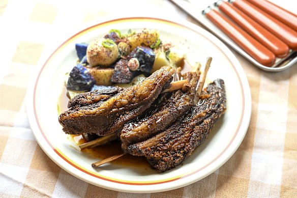 Costelas de cabra leiteira Meredith.