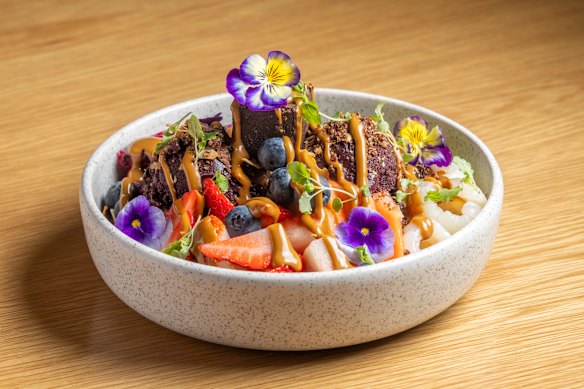 Acai bowl with tropical fruit, granola and a fudgy brownie.