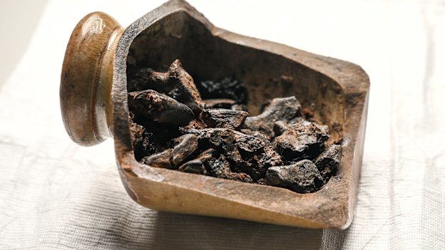 A biscuit barrel from Melbourne’s ‘buried blocks’ still contains preserved biscuits. 