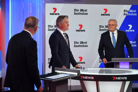 
Mark Riley (centre) moderates as Prime Minister Scott Morrison and Opposition Leader Anthony Albanese face off in their third and final leaders’ debate.