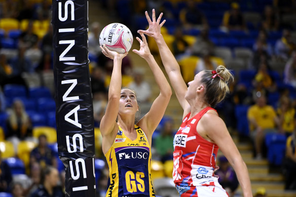 Cara Koenen of the Lightning takes a shot.