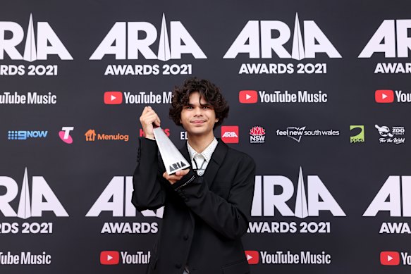 Budjerah poses with the ARIA award for the Michael Gudinski Breakthrough Artist, which he won in 2021.