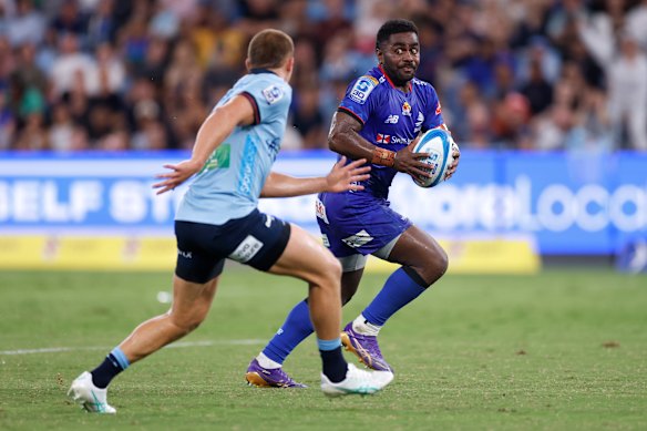 Isikeli Rabitu of Fijian Drua runs with the bal