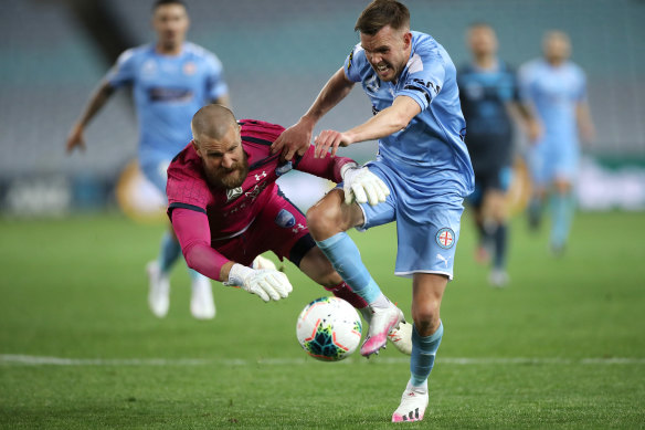 Craig Nooneon skips past Sydney goalkeeper Andrew Redmayne on the way to scoring the first of Melbourne City's two goals.