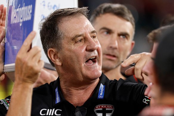 O técnico do St Kilda, Ross Lyon, diz que as mudanças no recrutamento da AFL não foram longe.
