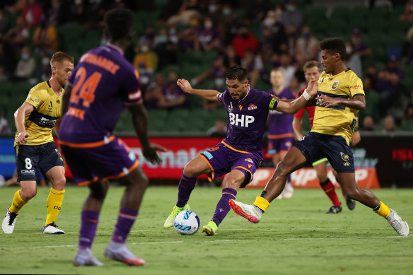 Bruno Fornaroli (centre) has left Perth Glory and signed a contract with Melbourne Victory.