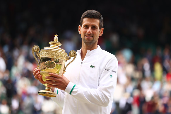 Novak Djokovic with the Wimbledon trophy in 2021.