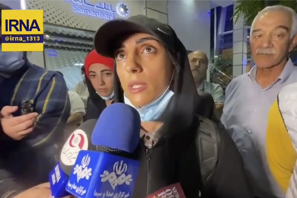 Elnaz Rekabi speaks to journalists in Imam Khomeini International Airport in Tehran.