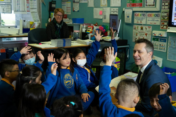Federal Education Minister Jason Clare said there was a serious reading gap between children from wealthy and poor families.