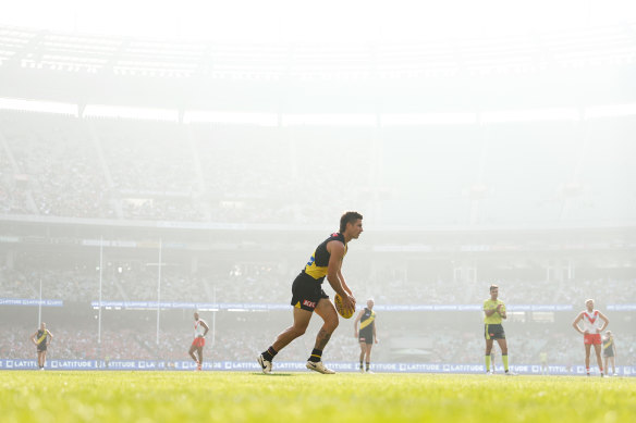 Cold front predicted to 'flush out' Melbourne smoke haze from late on Monday - The Age