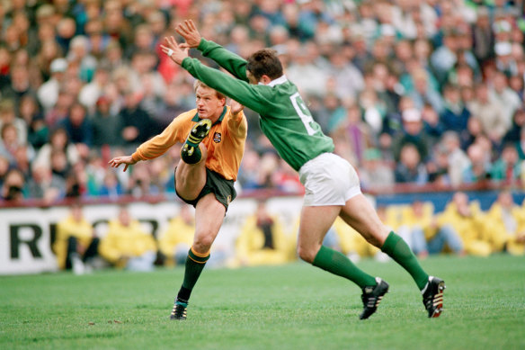 Michael Lynagh takes a kick in the nail-biting 1991 World Cup quarter-final against Ireland.