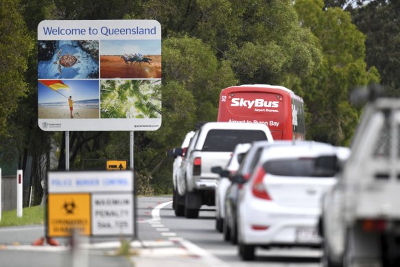 Vehicles from NSW queue up at the Queensland border during 2020 border closures.
