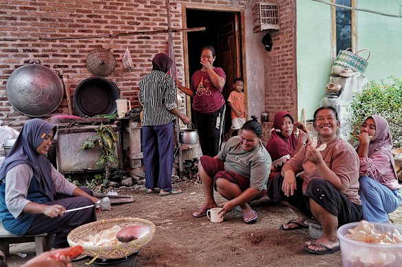 Os moradores preparando um banquete na província de Lampung na Indonésia. 