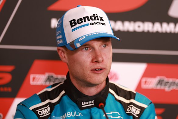 Zach Bates dedicated his record-breaking lap to his late mother.