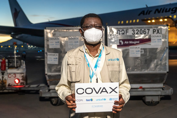 132,000 doses of the AstraZeneca vaccine landed in Port Moresby, PNG in April 2021 through COVAX. 