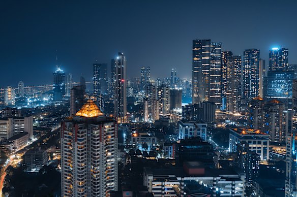 According to our guide, Mumbai is the “city of big wallets”.