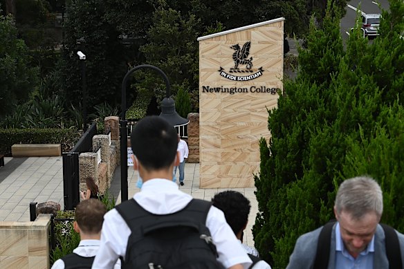 Kontou worked as a teacher at Newington College for two years.