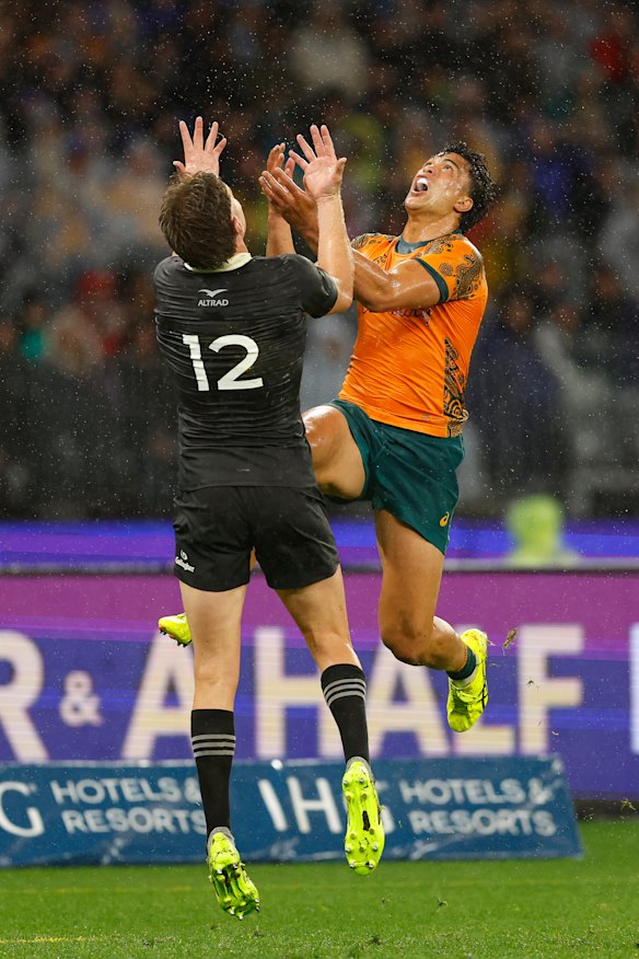 Joseph‑Aukuso Suaalii and Jordie Barrett compete for a high ball.