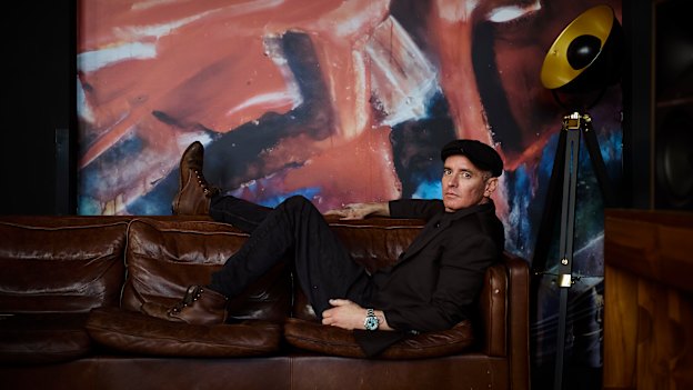 Fantauzzo in front of one of his abstract works, which he previously hid: “I didn’t know how to talk about art or defend myself.”