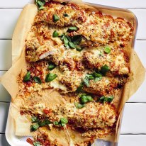 One-tray cheesy tomato and basil chicken strips.
