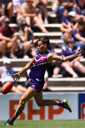 Gemma Houghton kicked three goals for the Dockers.