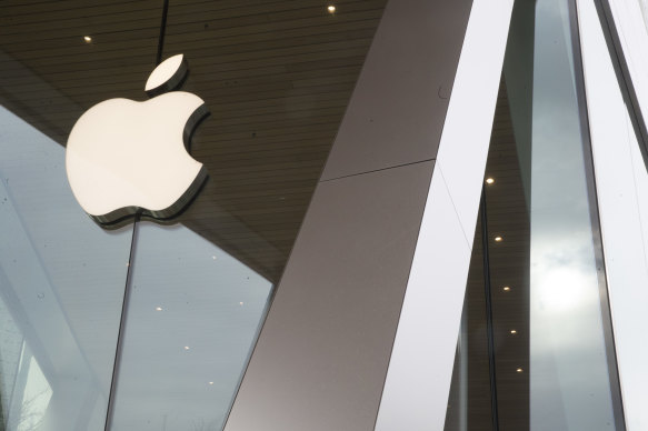 Apple retail workers have voted to strike next Tuesday in a bid for a better pay deal. 