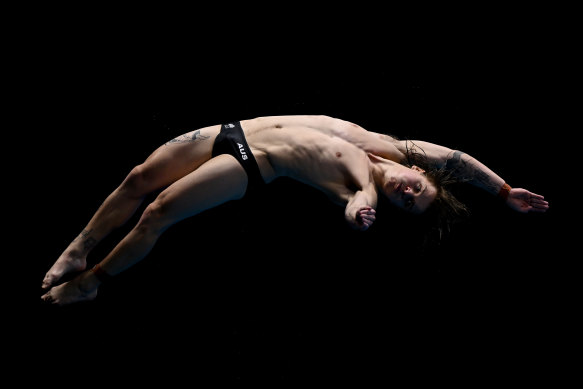 Cassiel Rousseau bends at the top of his dive.