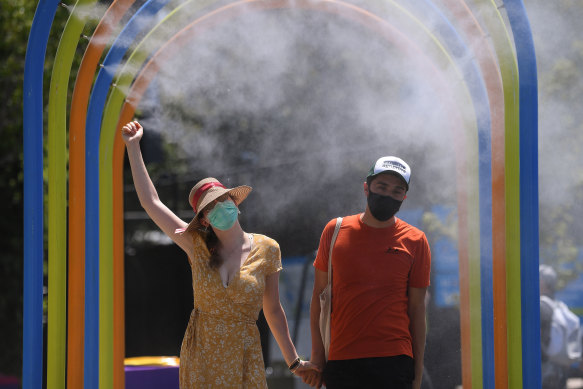 Finding somewhere to cool down has been important, as Ines Venencie and Daniel Suarez found out at the tennis.