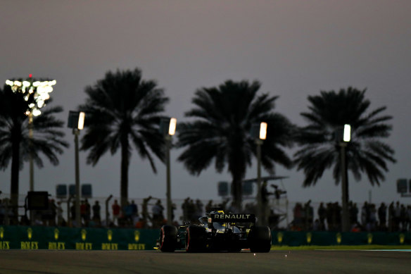 Daniel Ricciardo on track during F1 Abu Dhabi GP qualifying at Yas Marina. 