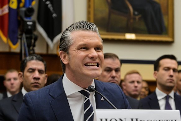 Il segretario alla Difesa americano Pete Hegseth durante un'audizione al Congresso.