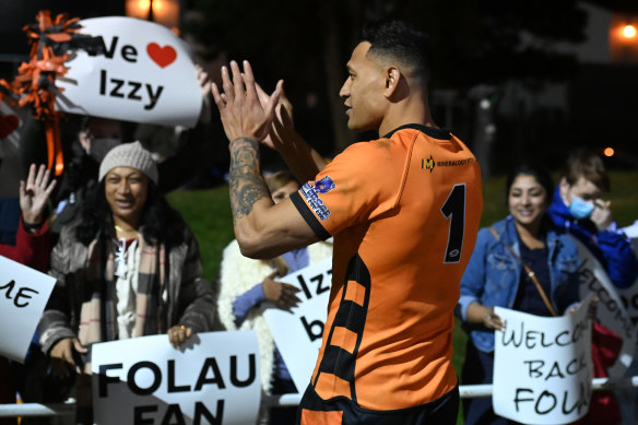 Israel Folau thanks fans after the match between the Southport Tigers and the Runaway Bay Seagulls on Saturday.