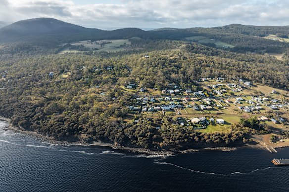 Alonnah, Bruny Island’s largest settlement (with a population of around 300).